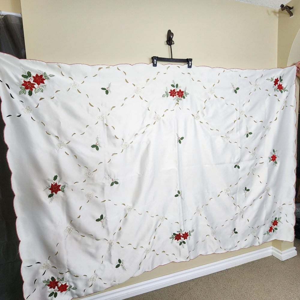 Christmas Poinsettia Tablecloth Laser Cut in Diamond Pattern 59" x 85" Cream